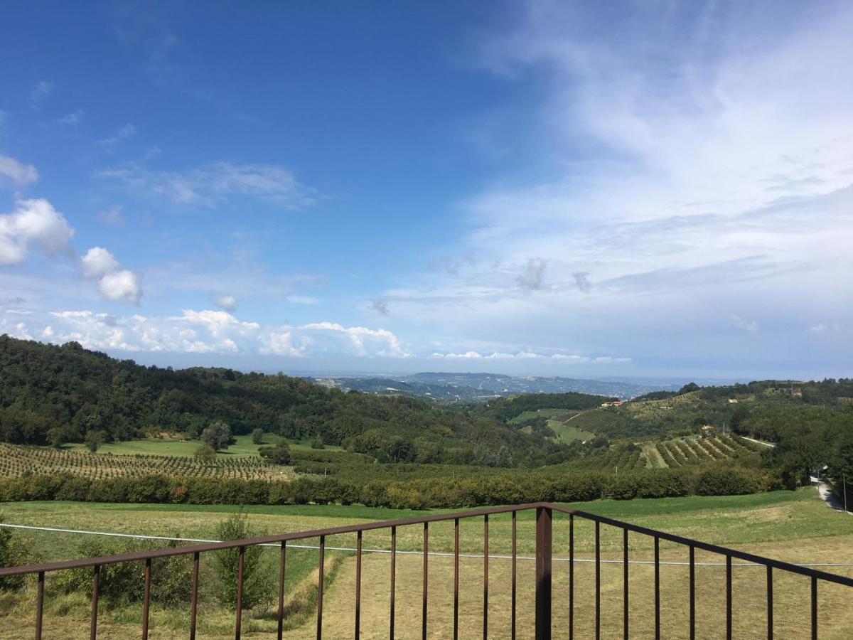 مبيت وإفطار Serravalle delle Langhe La Luce Delle Colline المظهر الخارجي الصورة