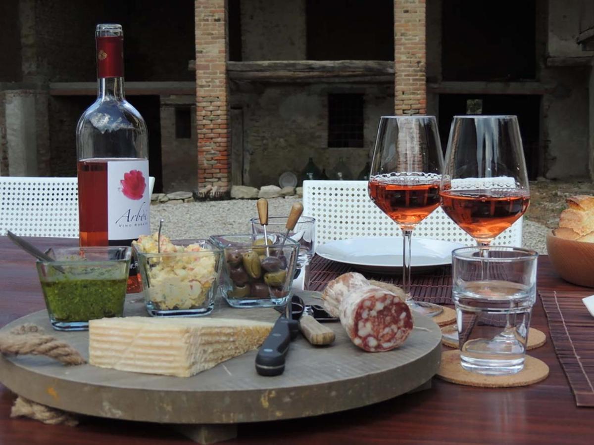 مبيت وإفطار Serravalle delle Langhe La Luce Delle Colline المظهر الخارجي الصورة