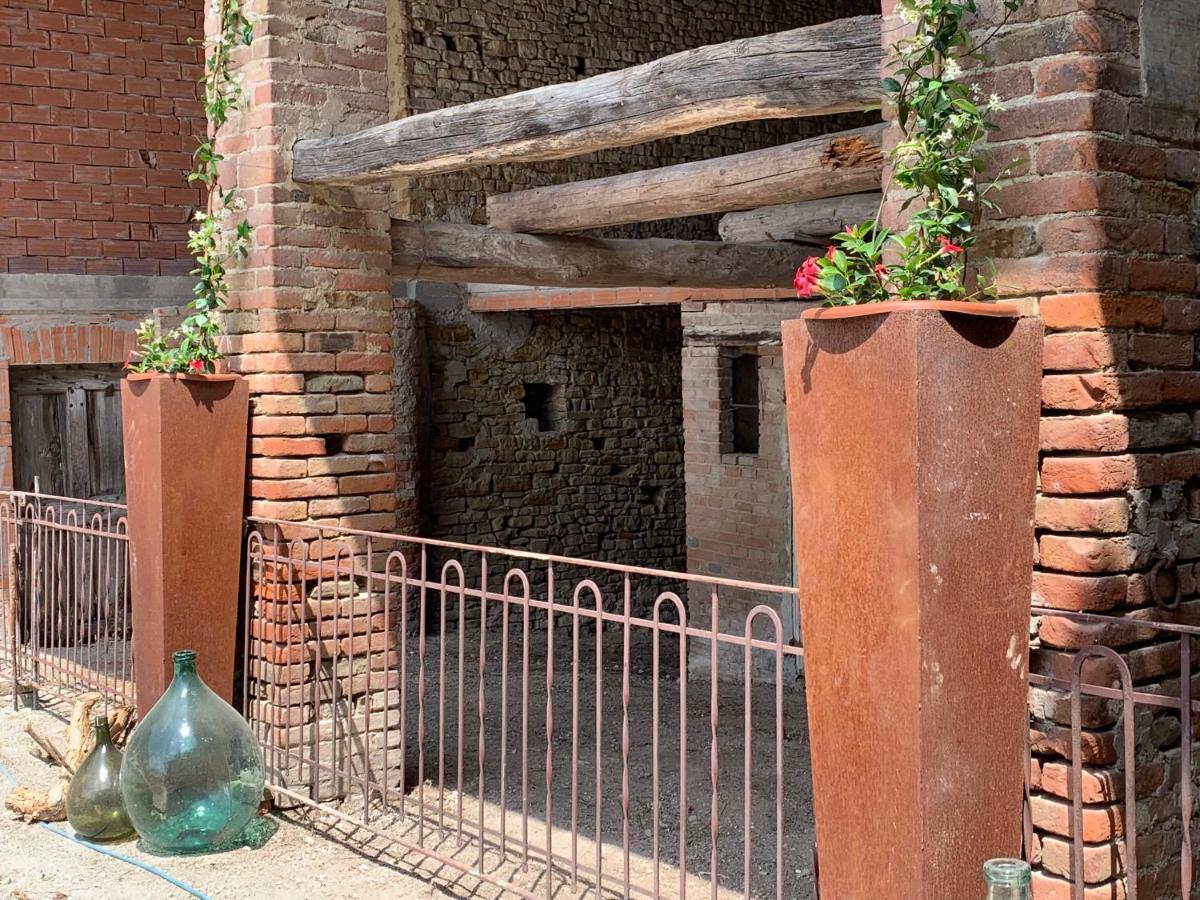 مبيت وإفطار Serravalle delle Langhe La Luce Delle Colline المظهر الخارجي الصورة