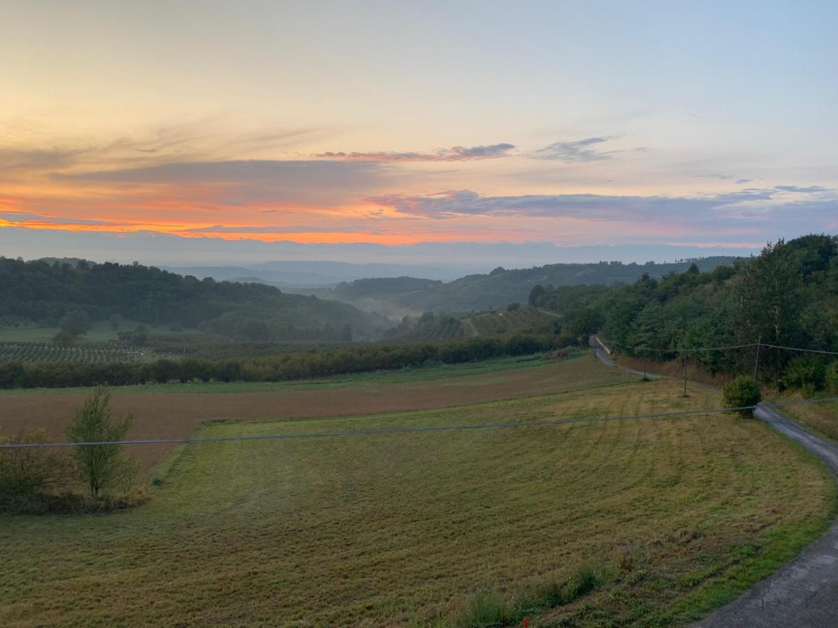 مبيت وإفطار Serravalle delle Langhe La Luce Delle Colline المظهر الخارجي الصورة