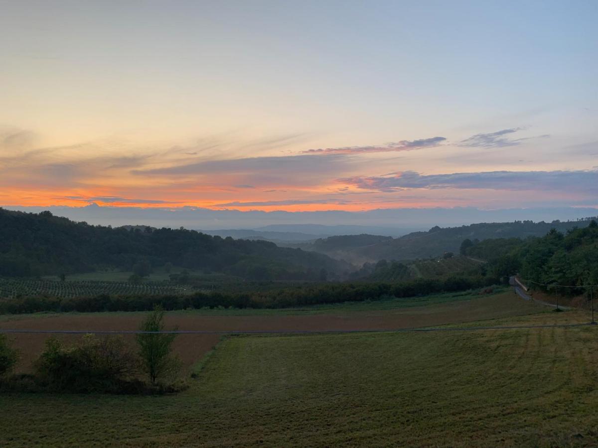 مبيت وإفطار Serravalle delle Langhe La Luce Delle Colline المظهر الخارجي الصورة